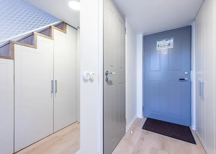 Small Cozy Two-level 9 Appartement *