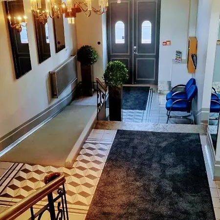 Small Cozy Two-level 9 شقة