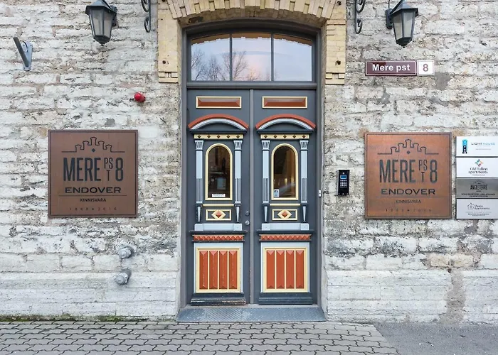 Small Cozy Two-level 9 Apartment *